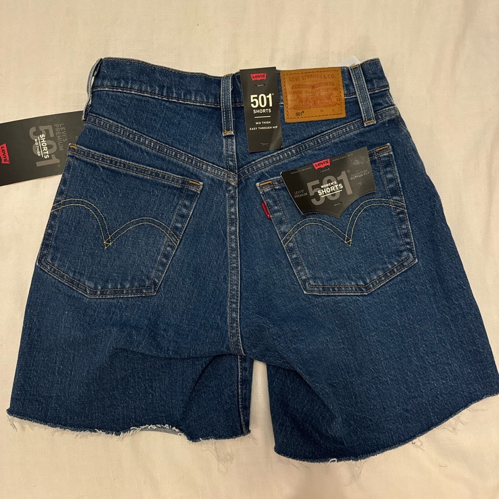 NEW 501 Levi’s Shorts Mid Thigh Easy Through Hip size 24